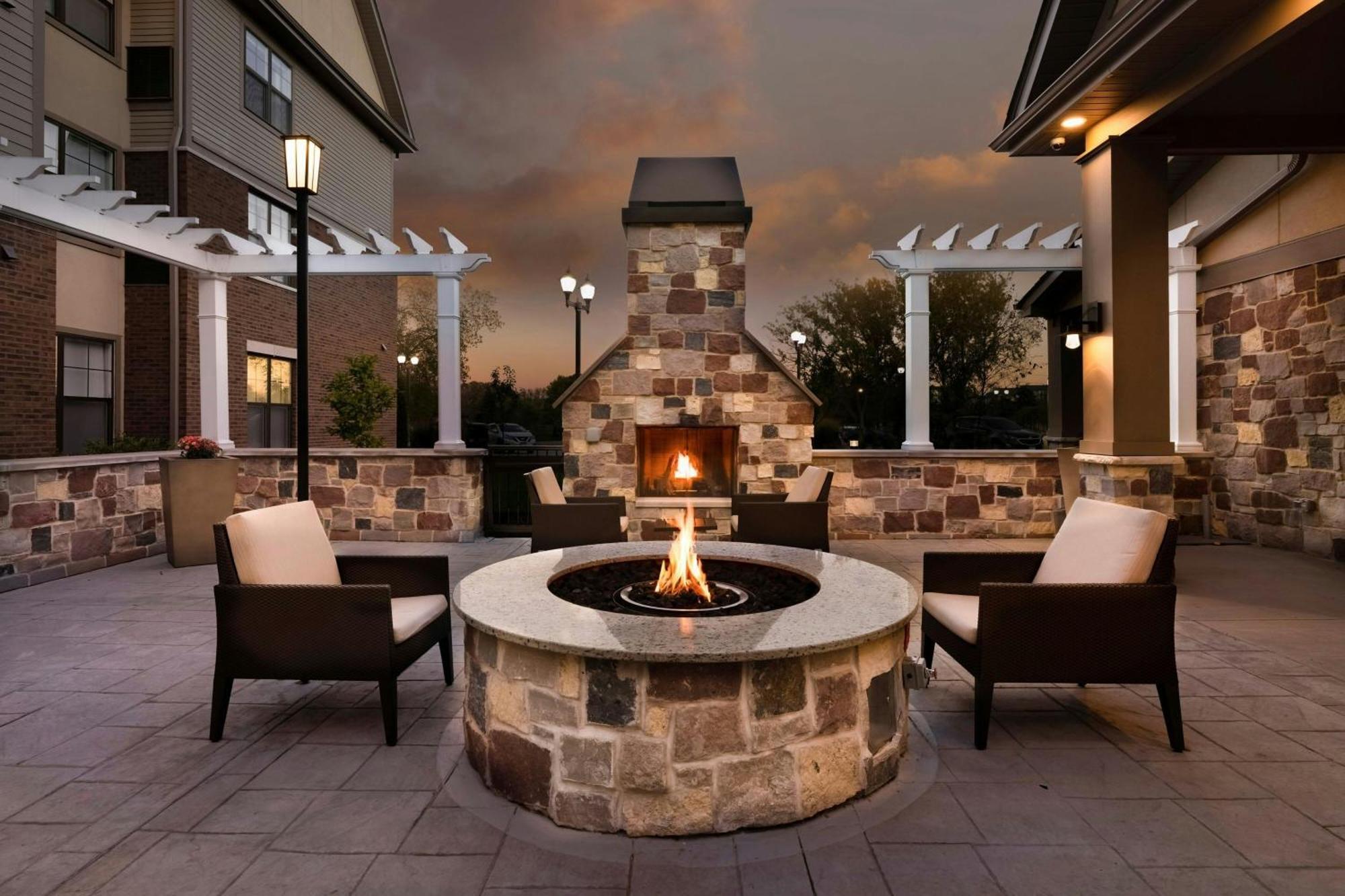 Residence Inn By Marriott Milwaukee Brookfield Exterior foto